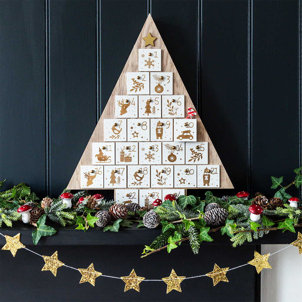 Houten Kerstboom Adventskalender met gouden details van Rex London